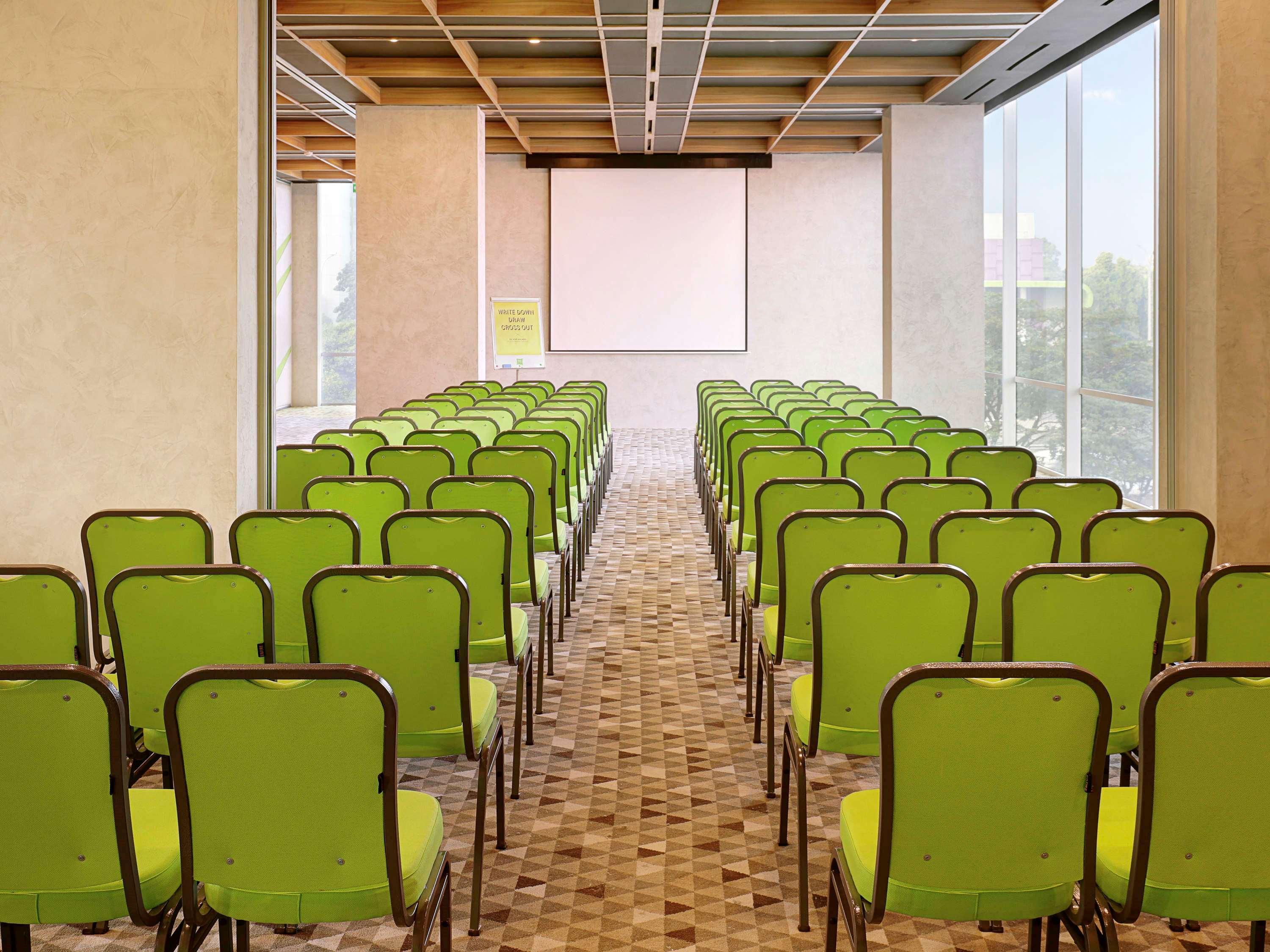 Ibis Styles Jakarta Simatupang Экстерьер фото