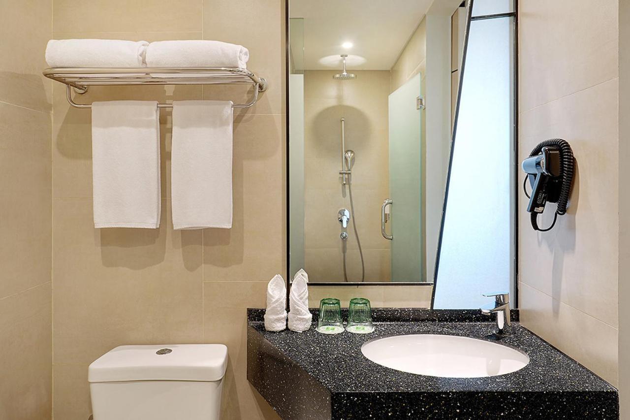 Ibis Styles Jakarta Simatupang Экстерьер фото